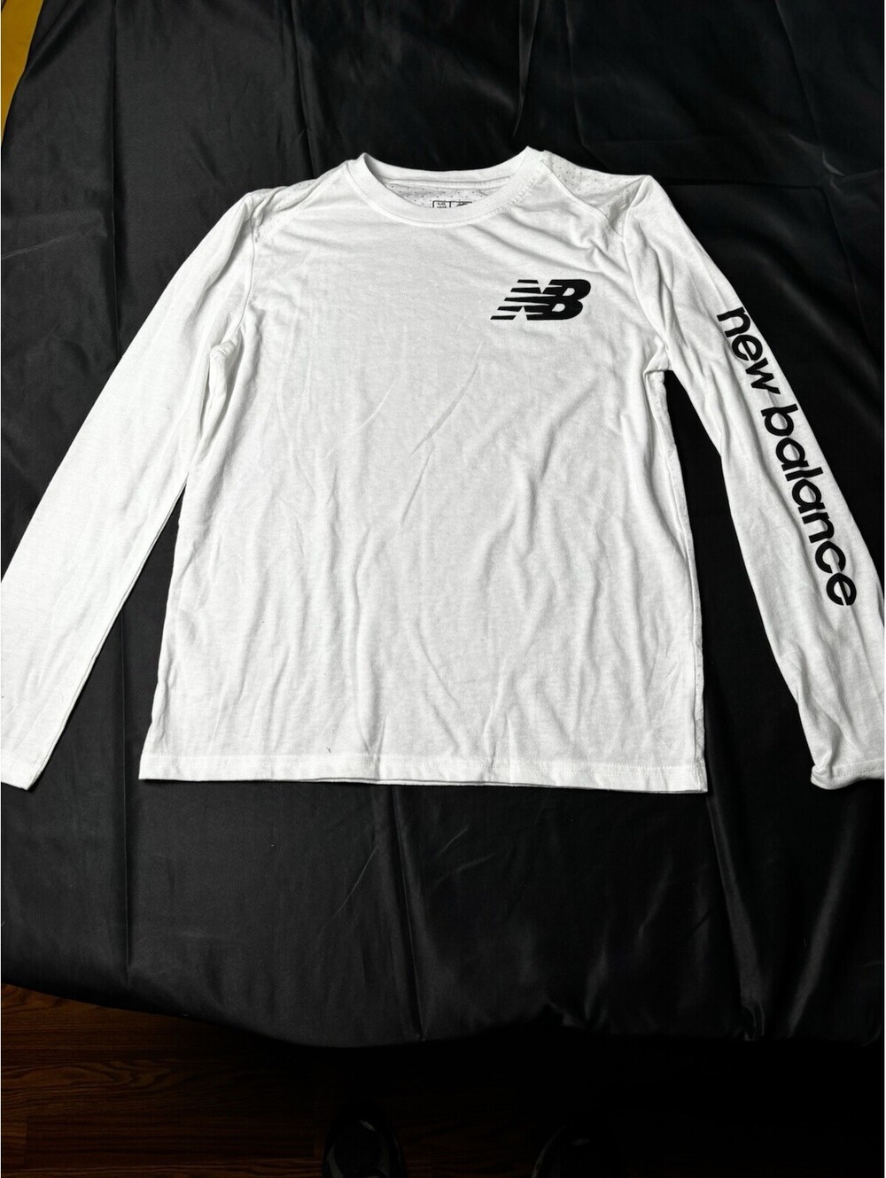 New Balance Boys L 14/16 Long Sleeve Athletic Shirt Logo